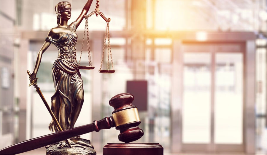 Memberi-sanksi-kepada-advokat-yang-melanggar