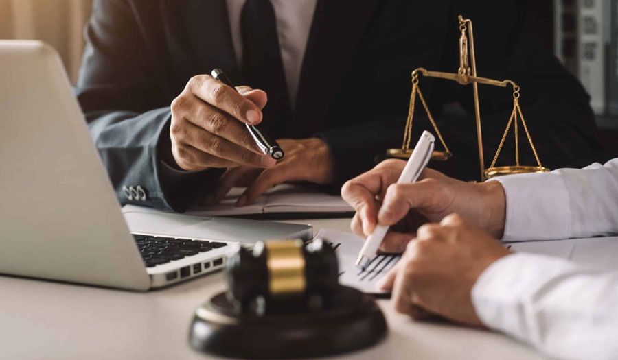 Mengawasi-pelaksanaan-profesi-dan-kepatuhan-advokat